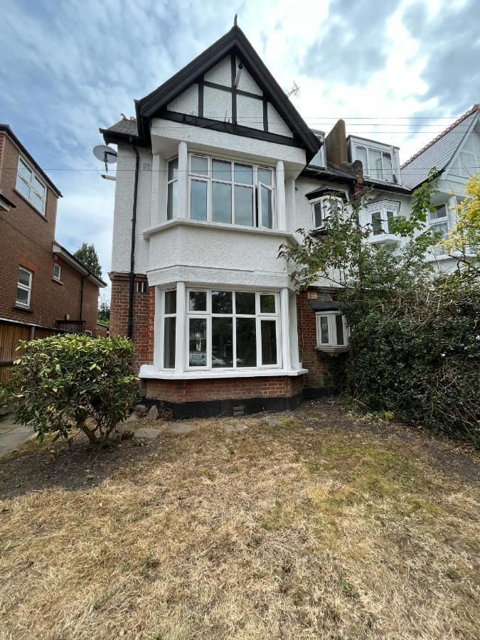 Spacious And Light Flat In Clapham 런던 외부 사진