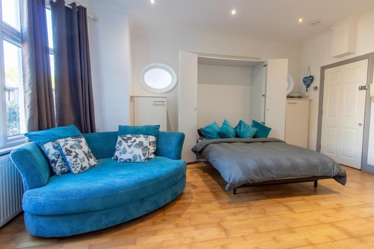 Spacious And Light Flat In Clapham 런던 외부 사진