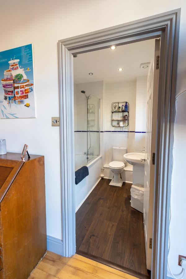 Spacious And Light Flat In Clapham 런던 외부 사진